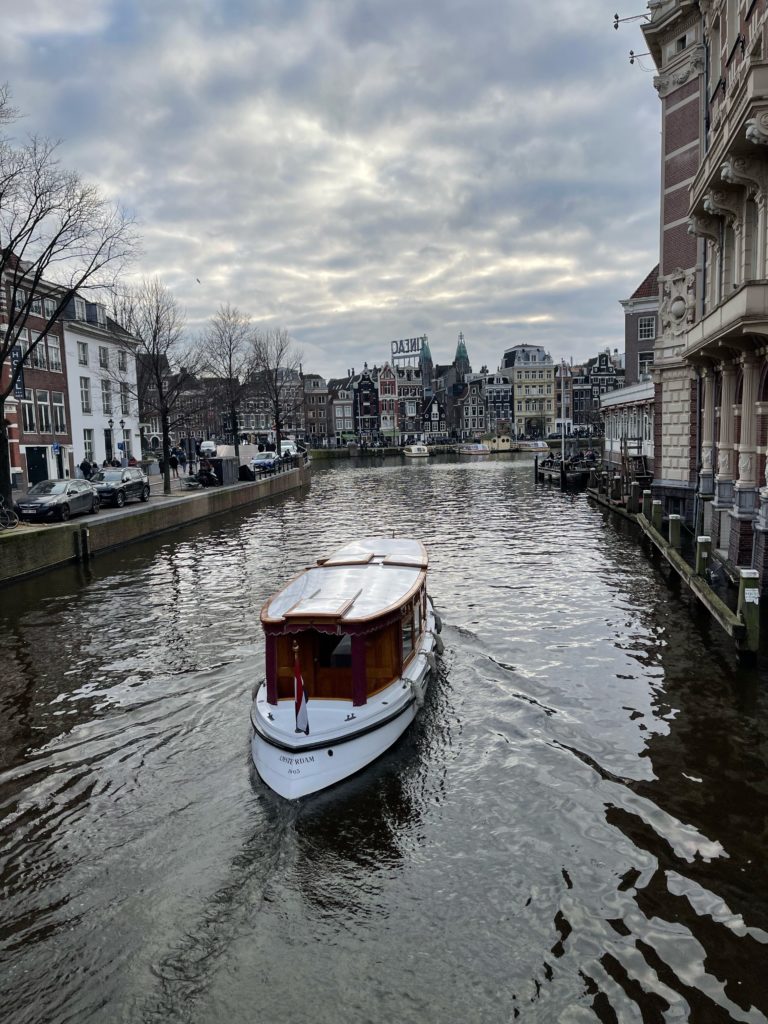 Amsterdam Boot segelt